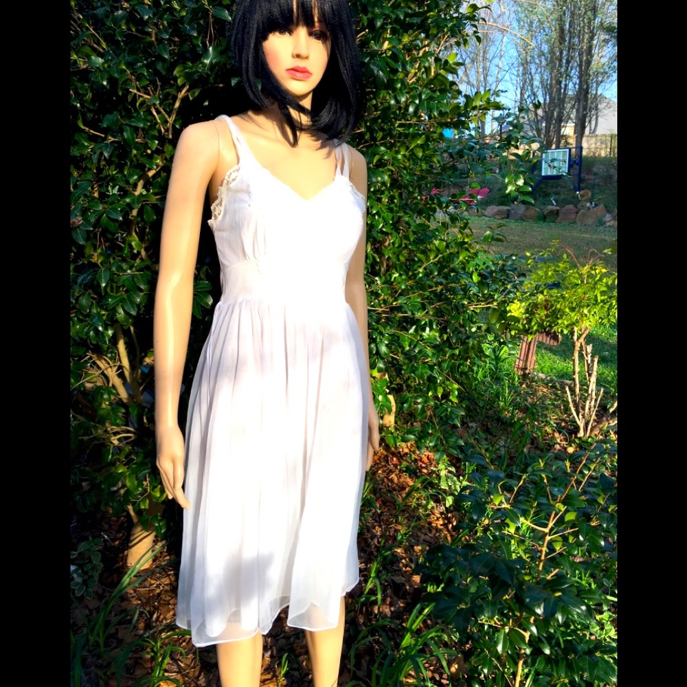 VINTAGE PALE BLUE NIGHTGOWN